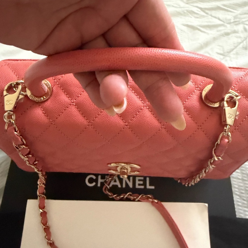 CHANEL Quilted Shoulder Bag in Coral Pink with Gold Hardware - Picture 3 of 8